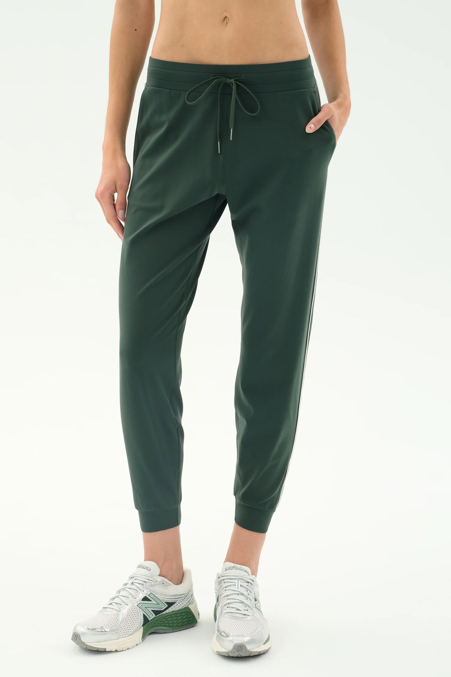Airweight Jogger - Military/White