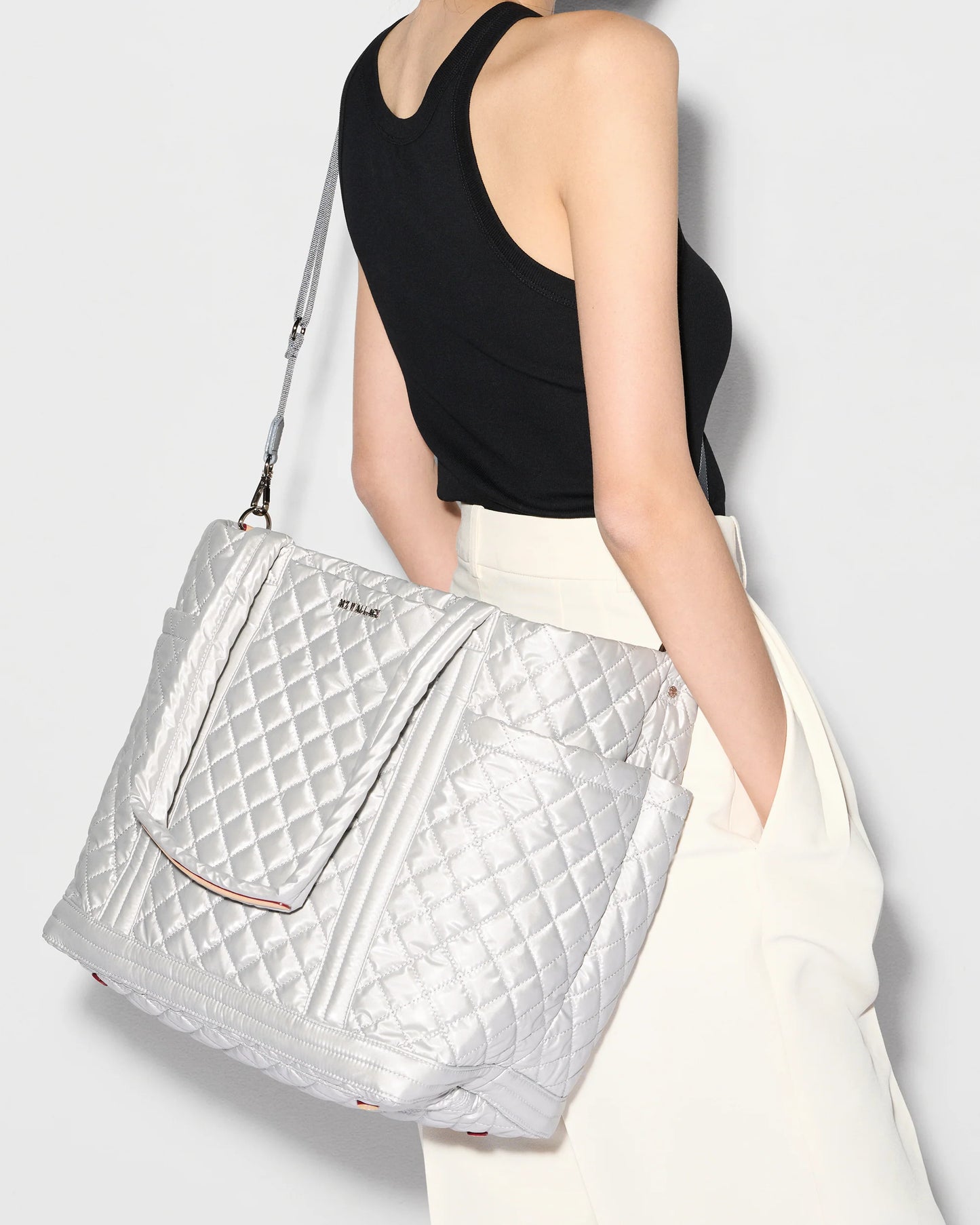 Empire Tote L - Oyster Metallic