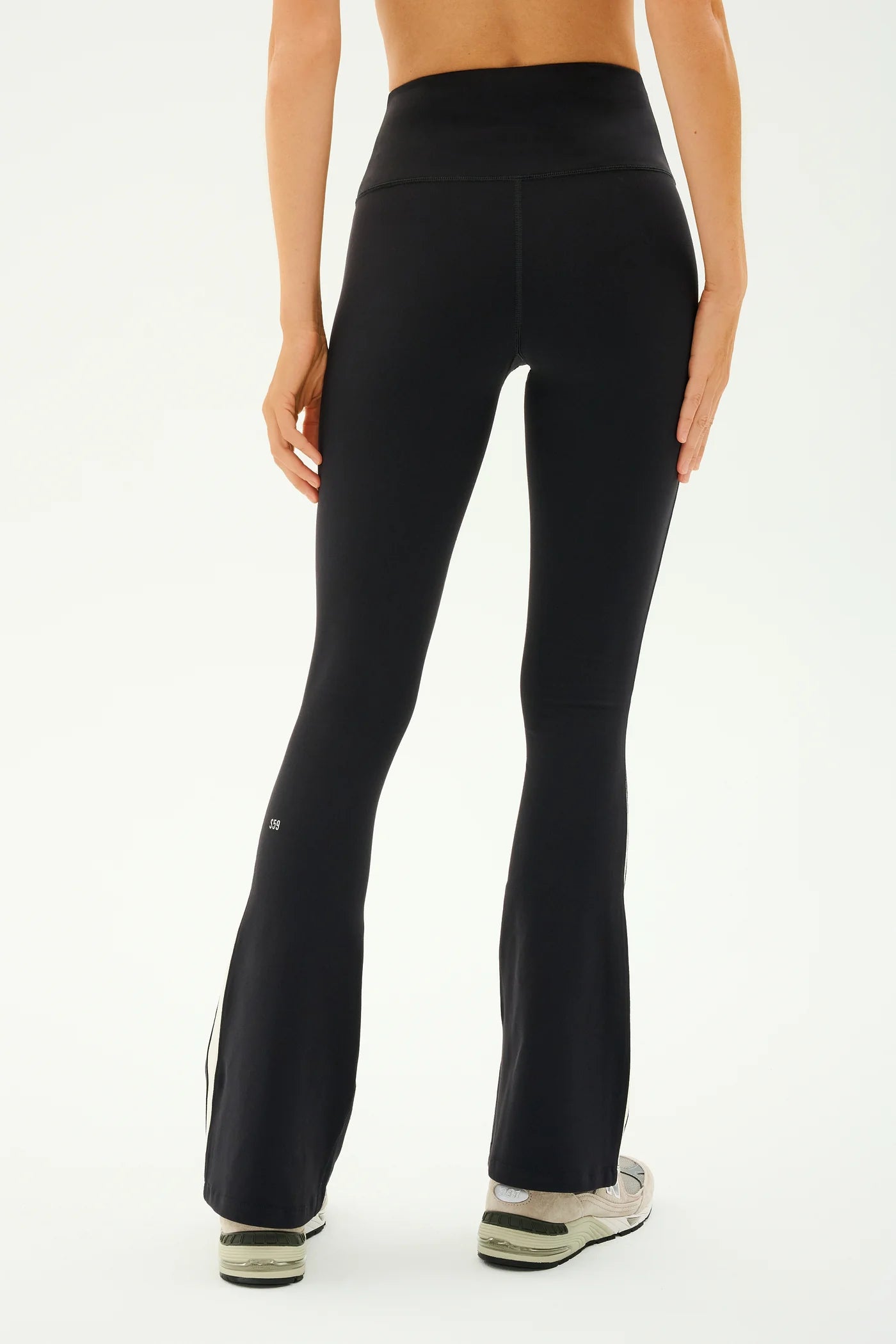 Raquel HW Flare 30 - Black/ Creme