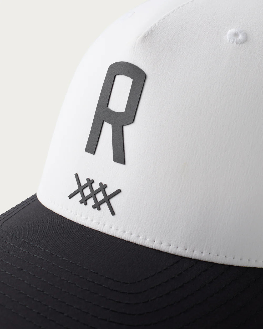 Peak Hat - Black/White