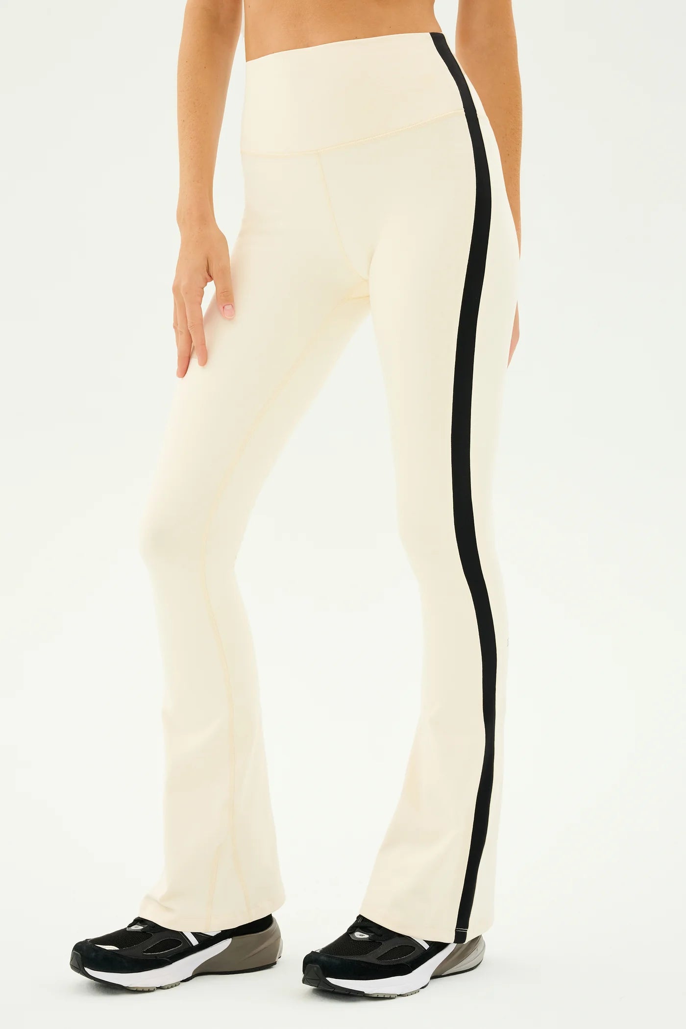Raquel HW Flare 30 - Creme/Black