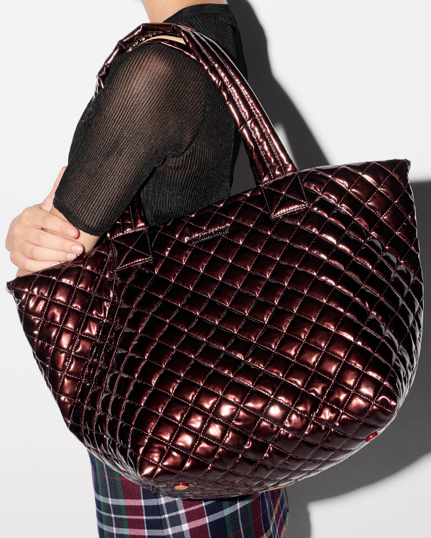 Metro Tote M - Bordeaux Lacquer
