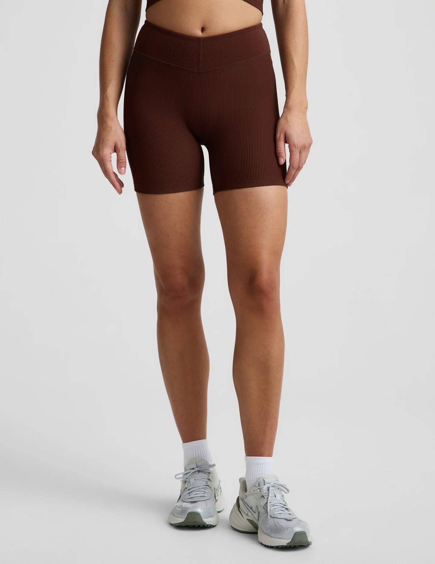 Impulse Ribbed V-Waist 5’ Biker Short - Iced Mocha