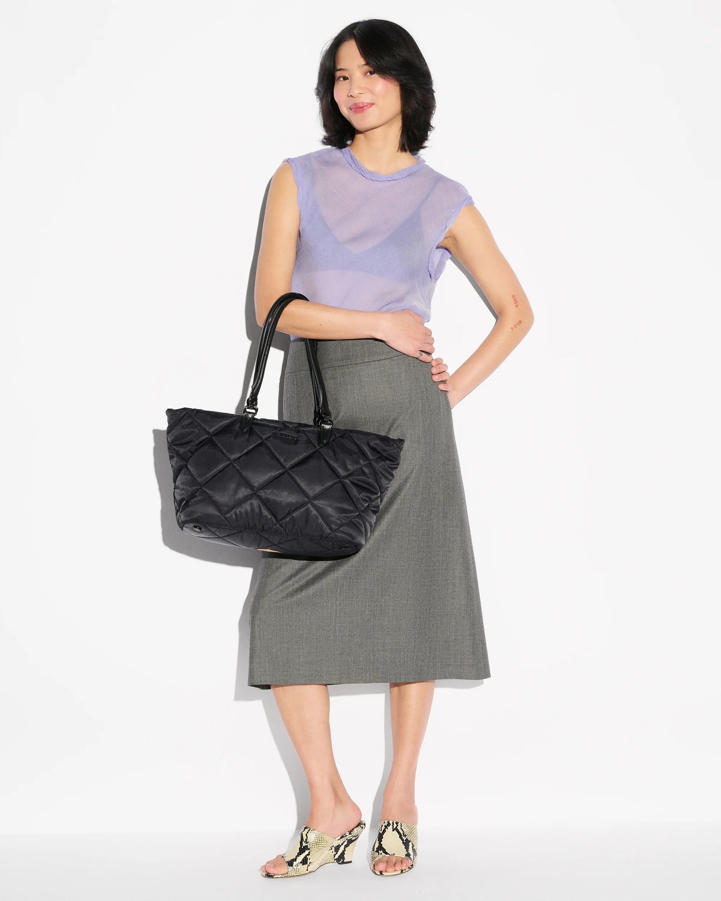 Madison EW Tote M - Black