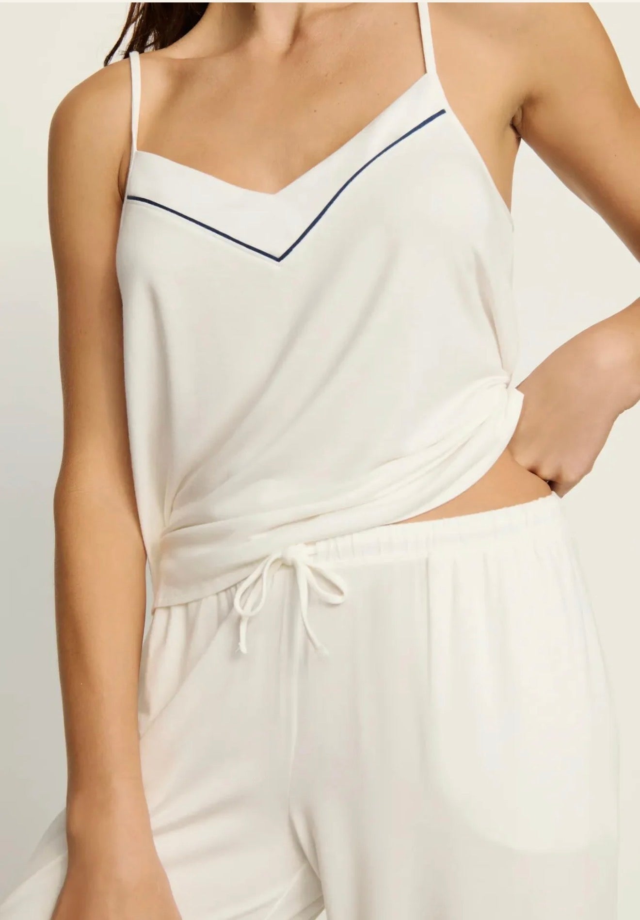 Gisele V Neck - Ivory/Navy