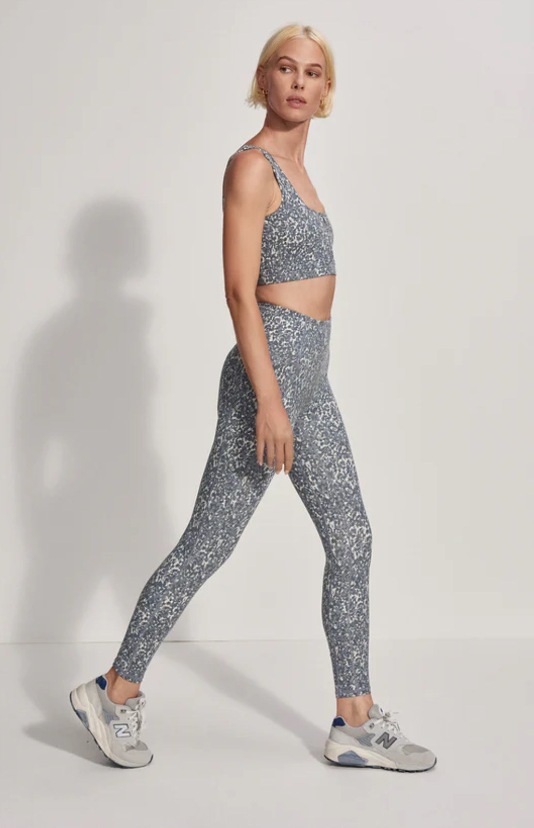 Move Pocket Legging - Watercolor Stone Blue Floral