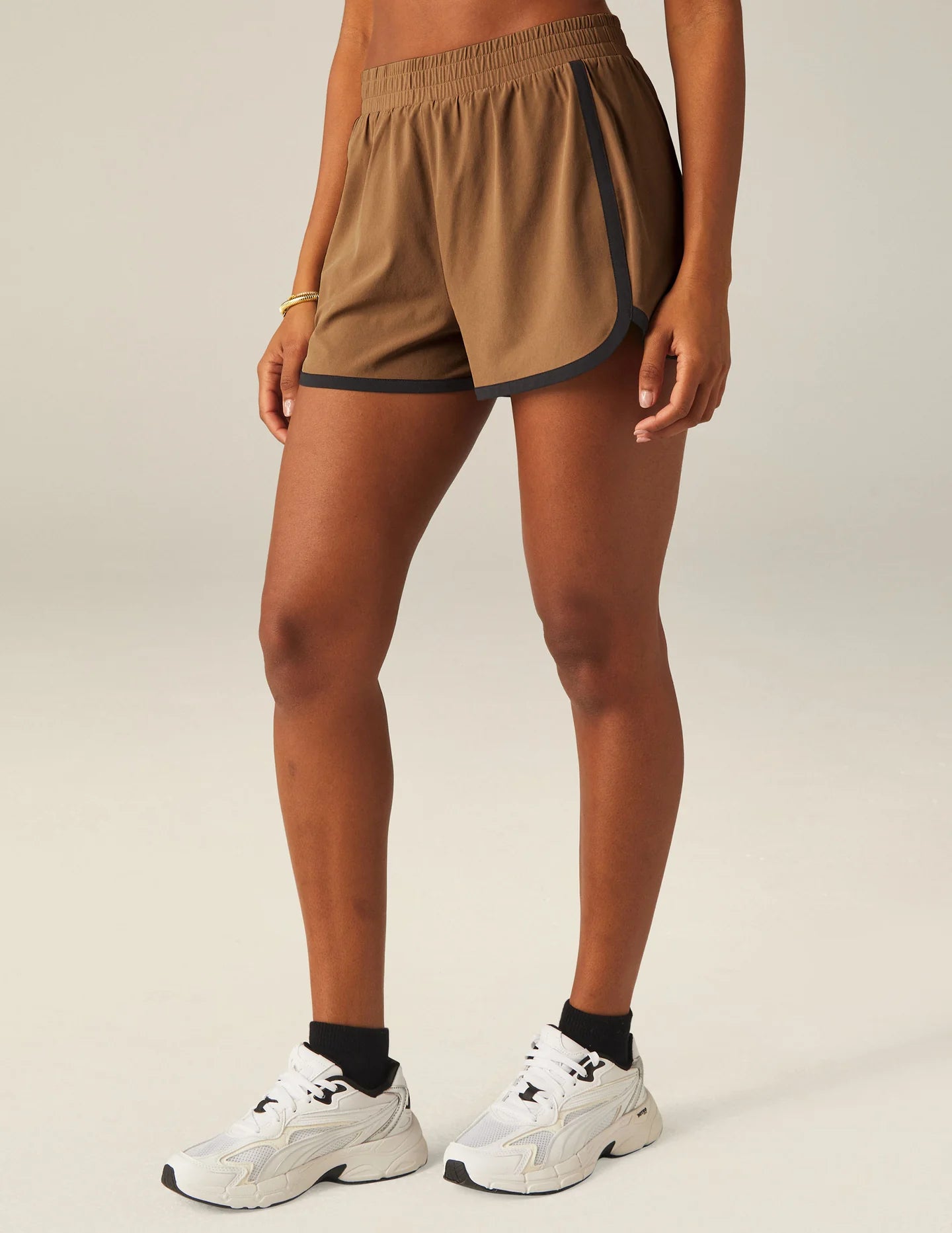 Go Retro Short - Tan/Black