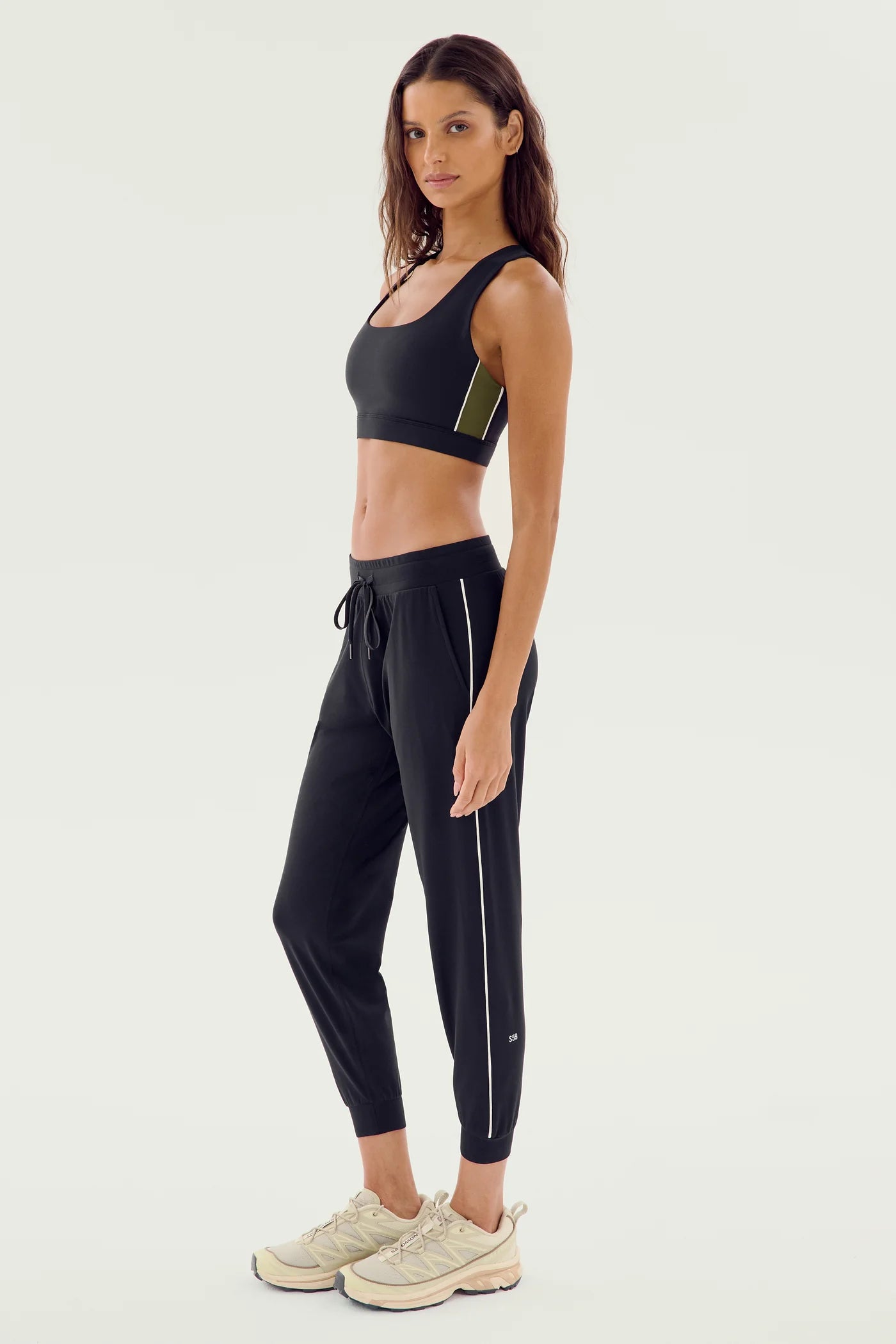 Airweight Jogger w/ Piping - Black