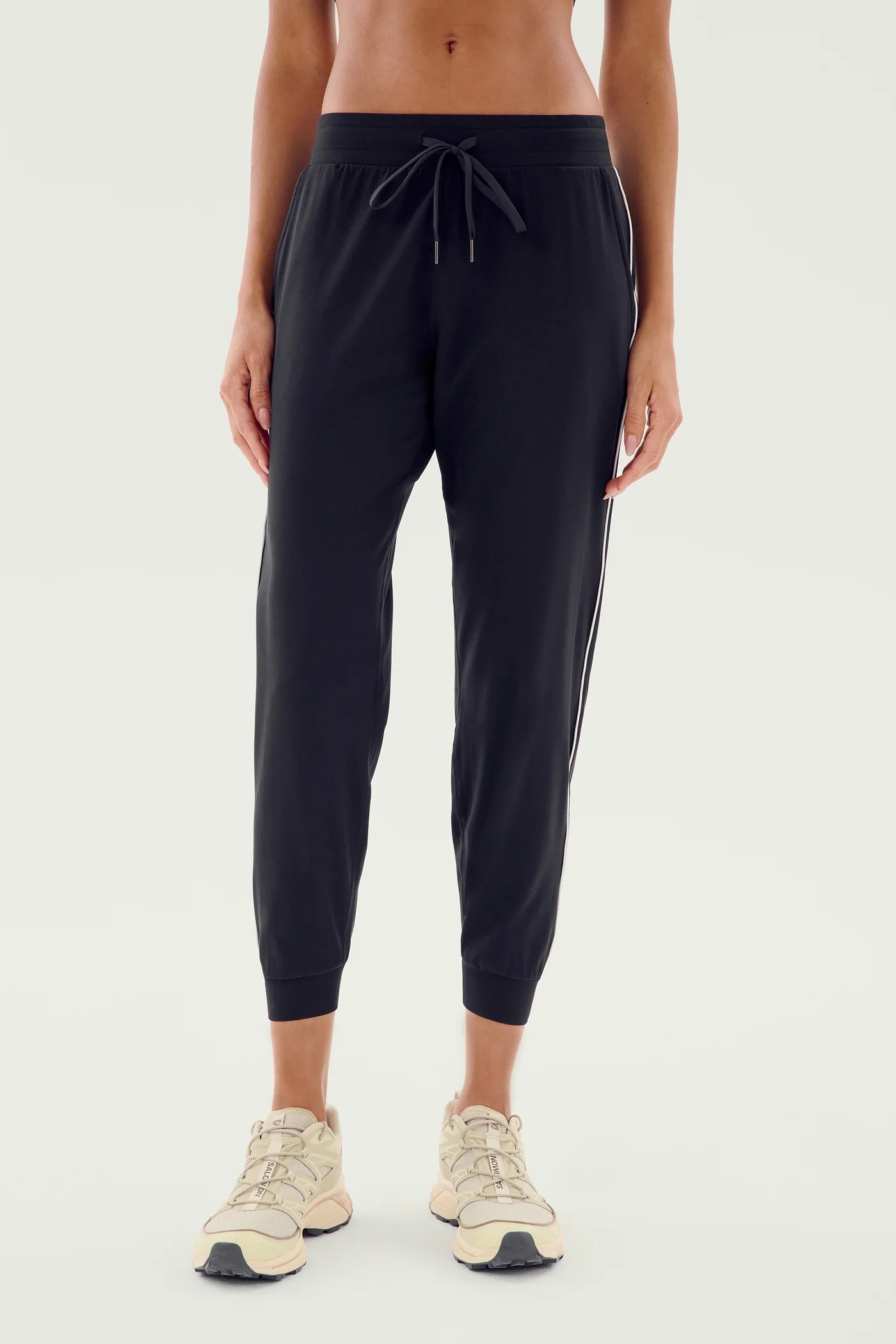 Airweight Jogger w/ Piping - Black