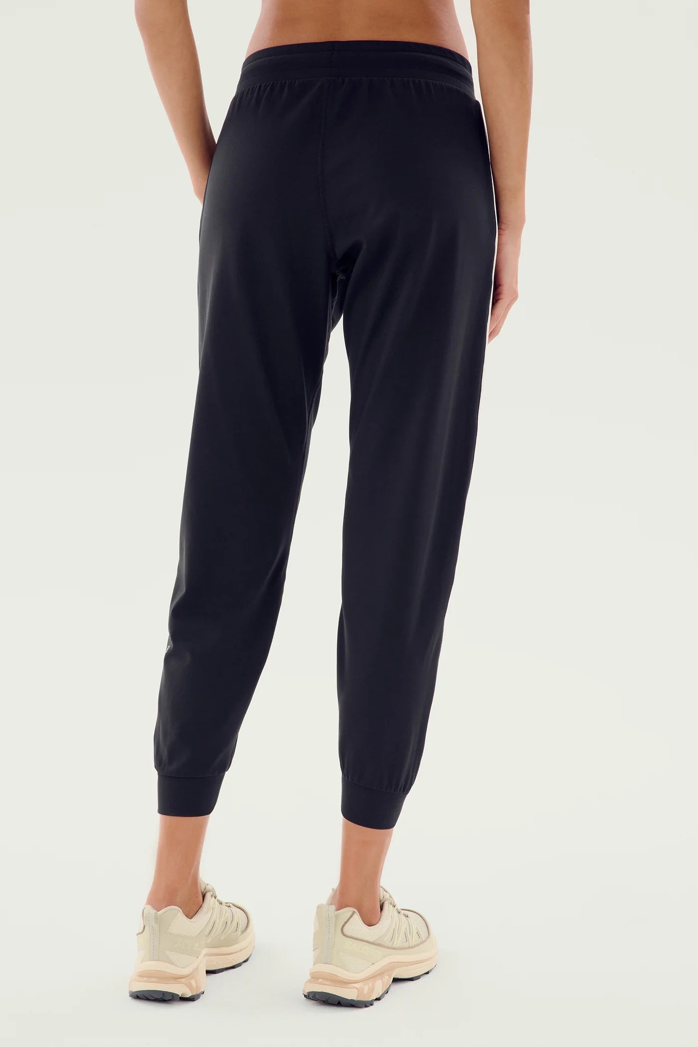 Airweight Jogger w/ Piping - Black