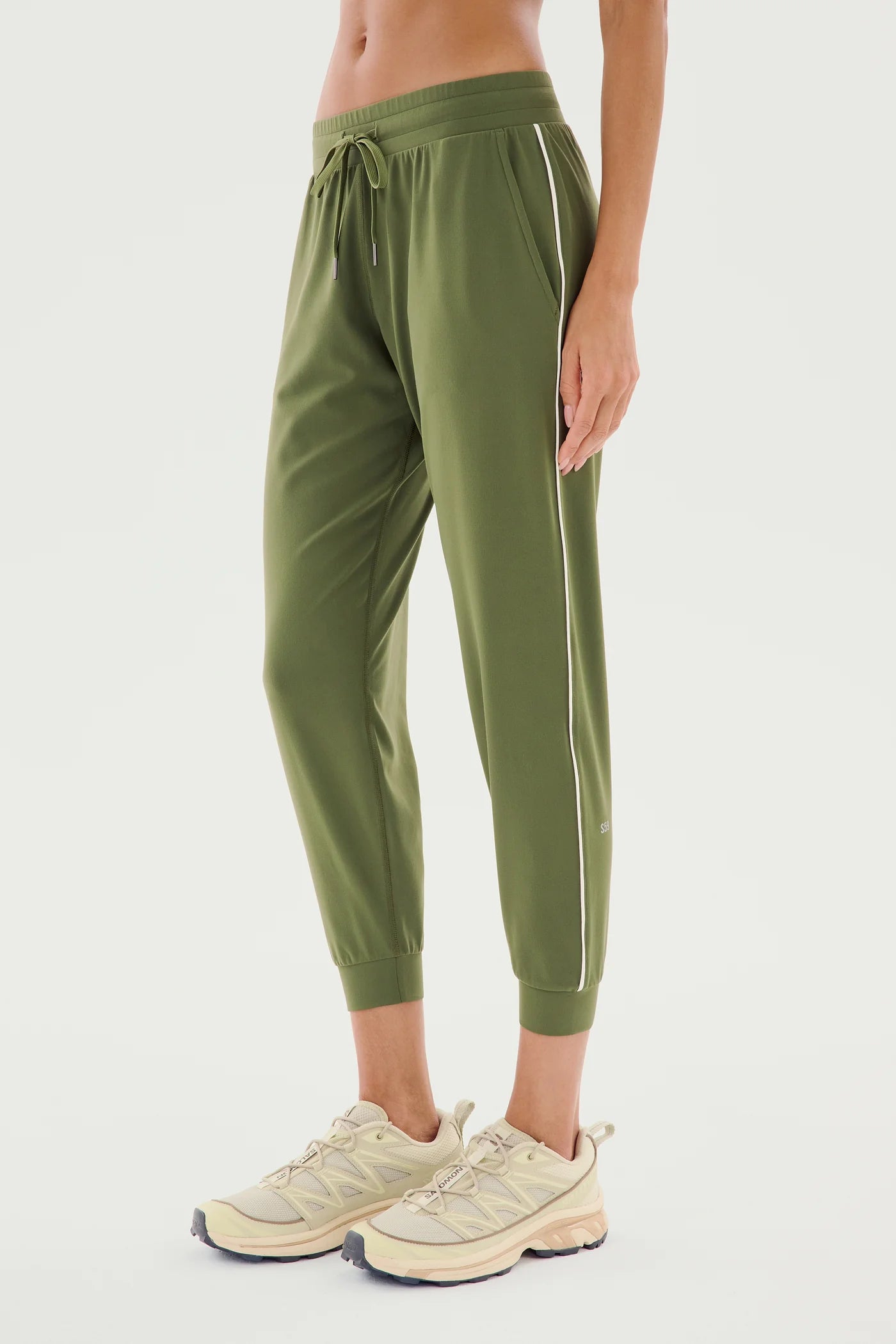 Airweight Jogger w/ Piping - Olive