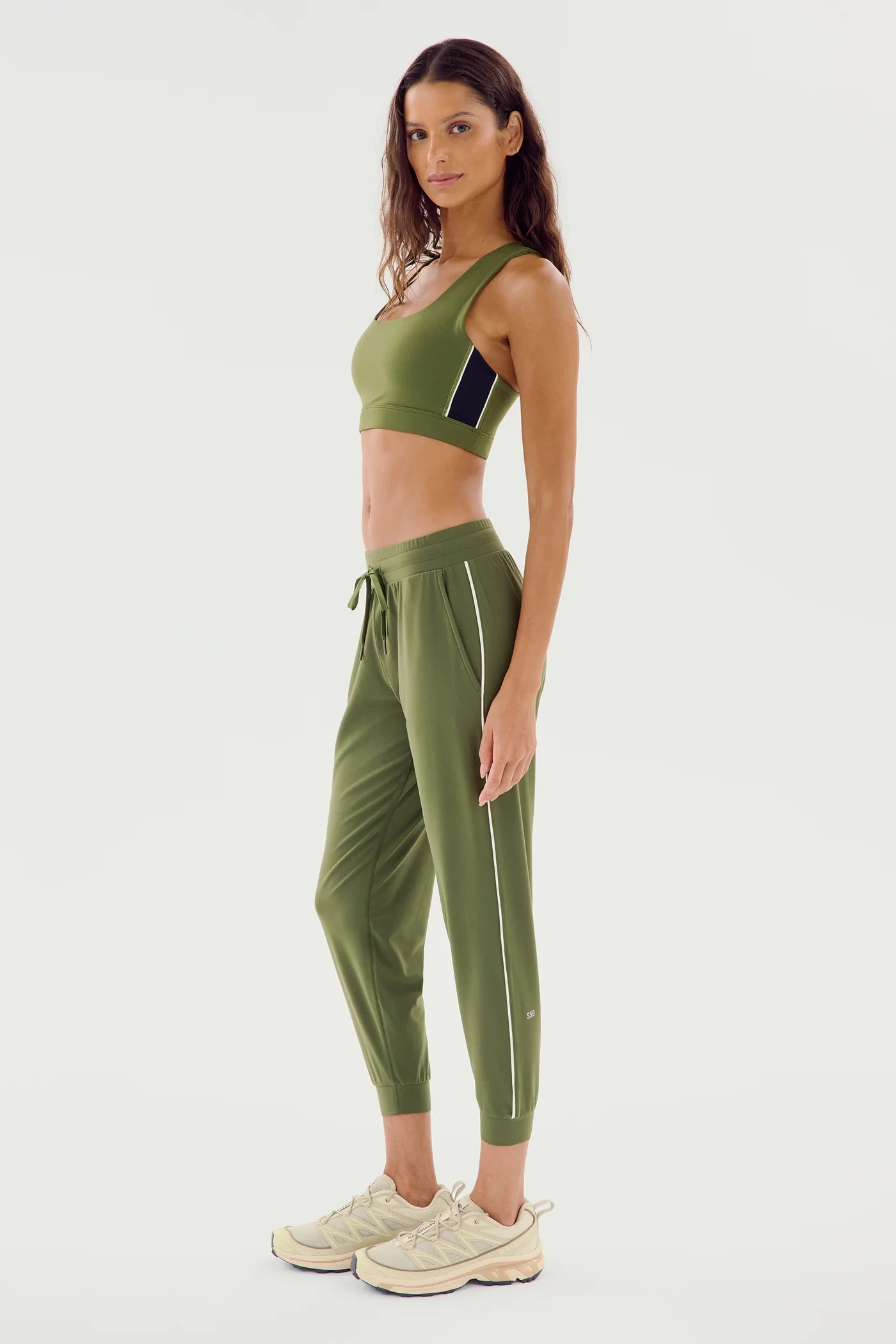 Airweight Jogger w/ Piping - Olive